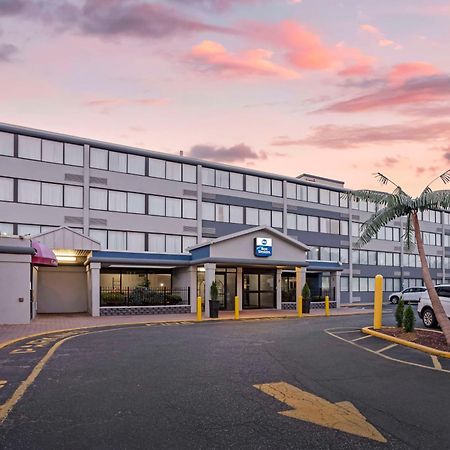 Best Western Rutgers University Hotel East Brunswick Esterno foto