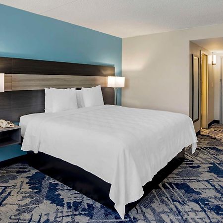 Best Western Rutgers University Hotel East Brunswick Esterno foto