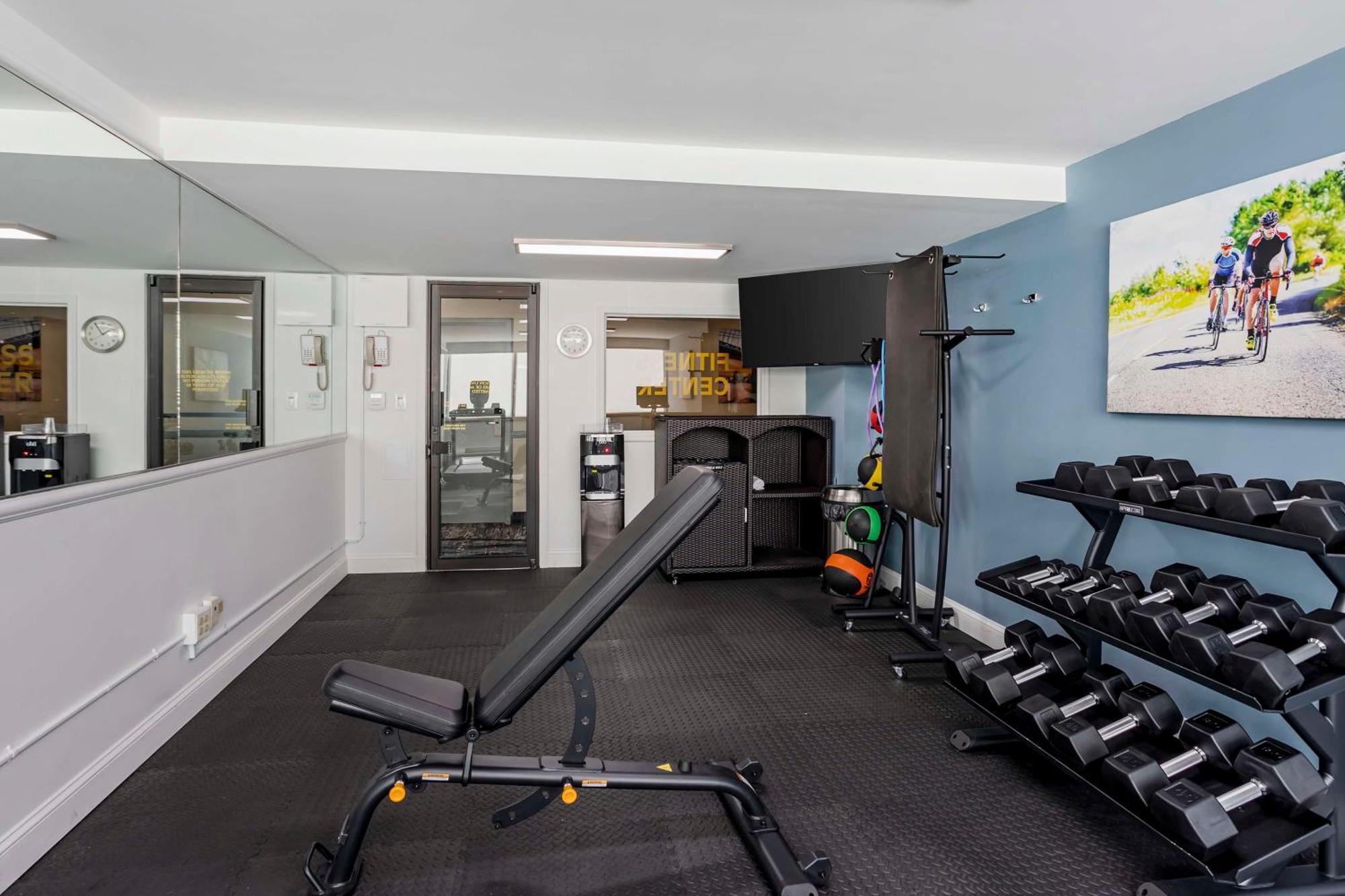 Best Western Rutgers University Hotel East Brunswick Esterno foto