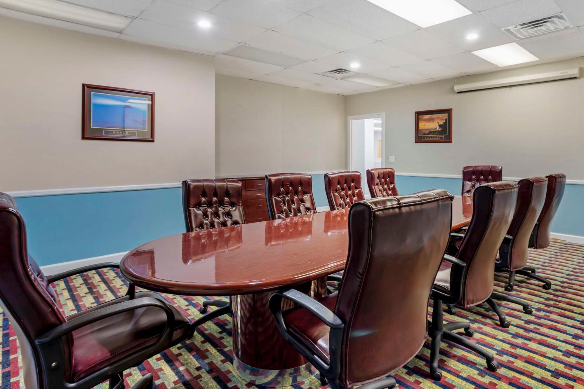 Best Western Rutgers University Hotel East Brunswick Esterno foto