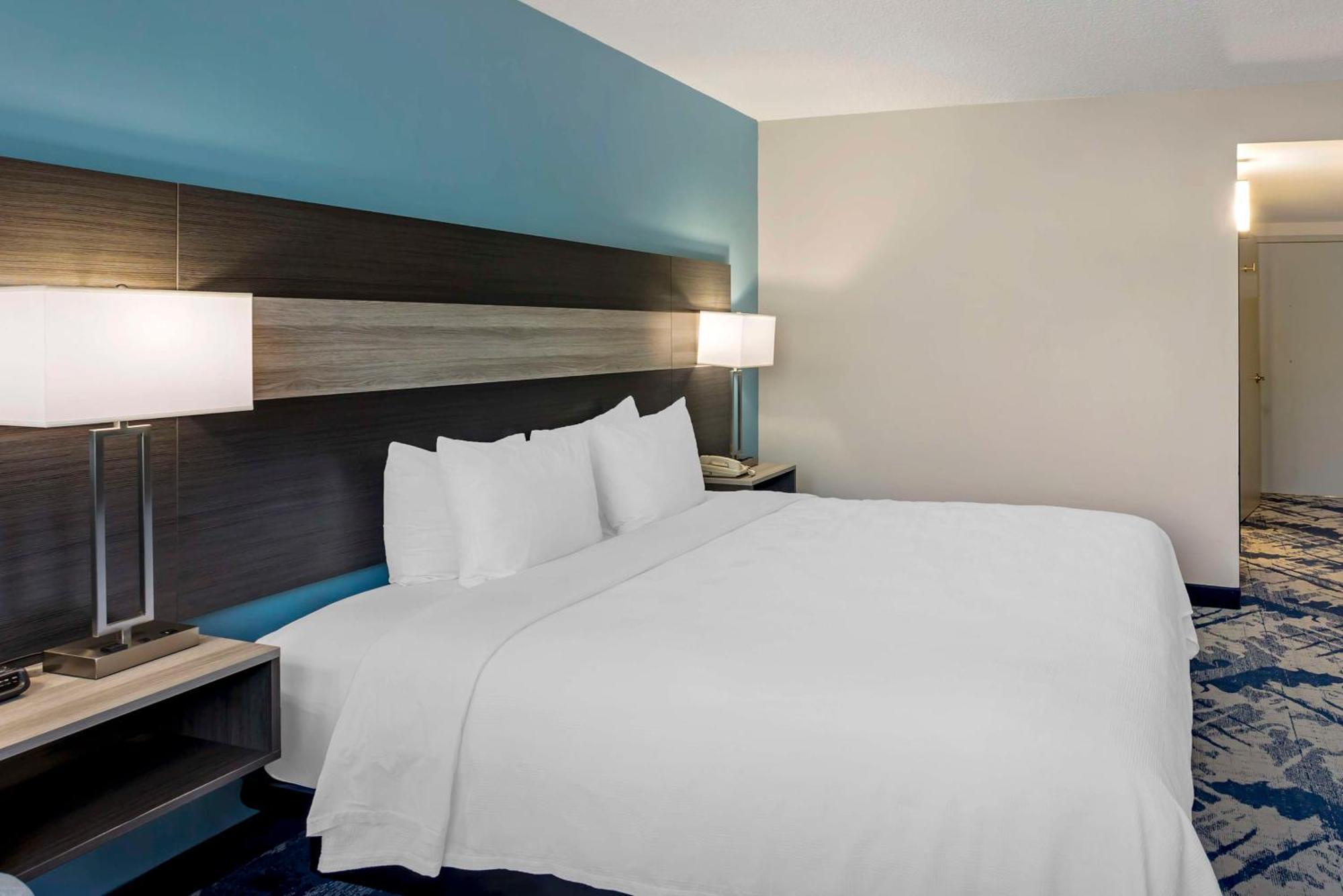 Best Western Rutgers University Hotel East Brunswick Esterno foto