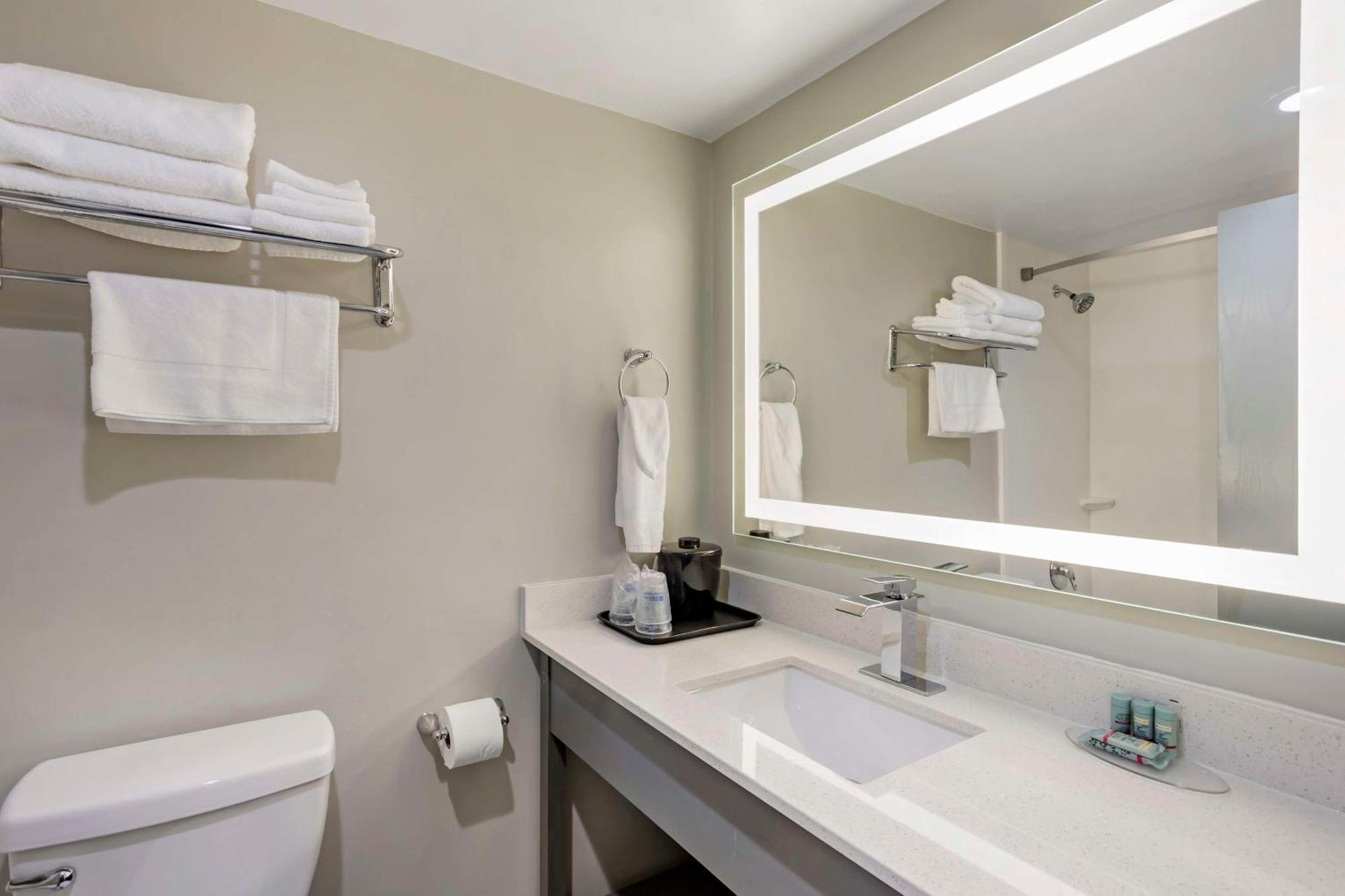 Best Western Rutgers University Hotel East Brunswick Esterno foto
