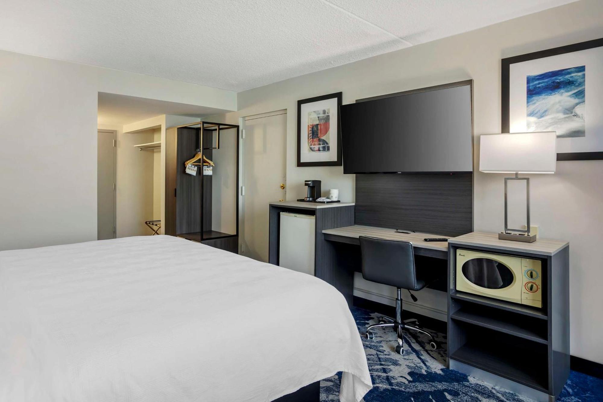 Best Western Rutgers University Hotel East Brunswick Esterno foto
