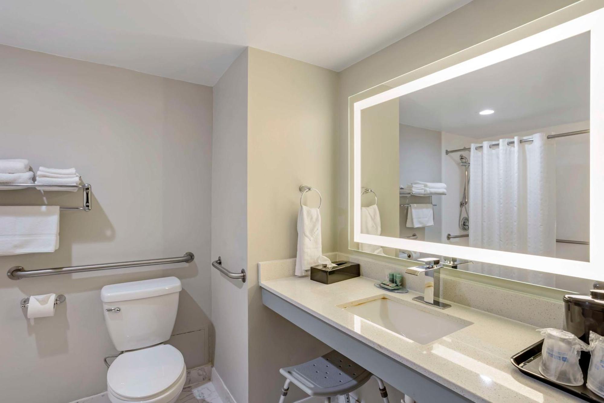 Best Western Rutgers University Hotel East Brunswick Esterno foto