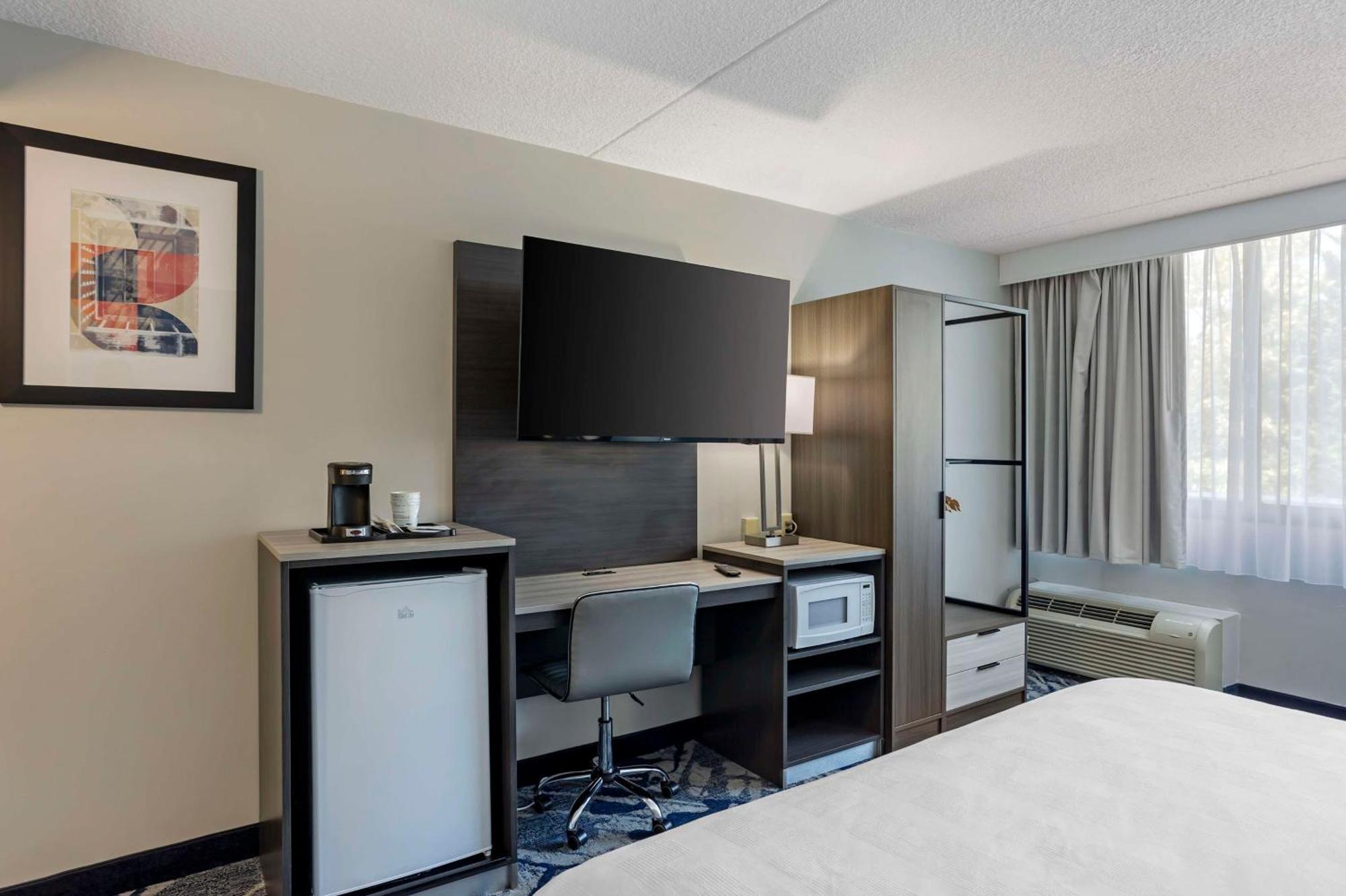 Best Western Rutgers University Hotel East Brunswick Esterno foto