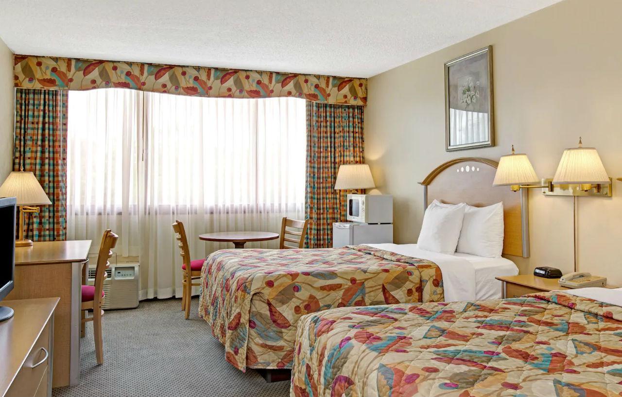 Best Western Rutgers University Hotel East Brunswick Esterno foto